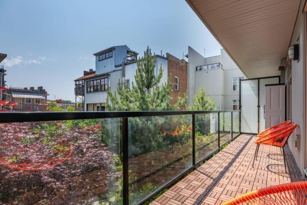 Clean 3Rd Floor Executive 1 Bedroom Apt In Old Town China Town Вікторія Екстер'єр фото