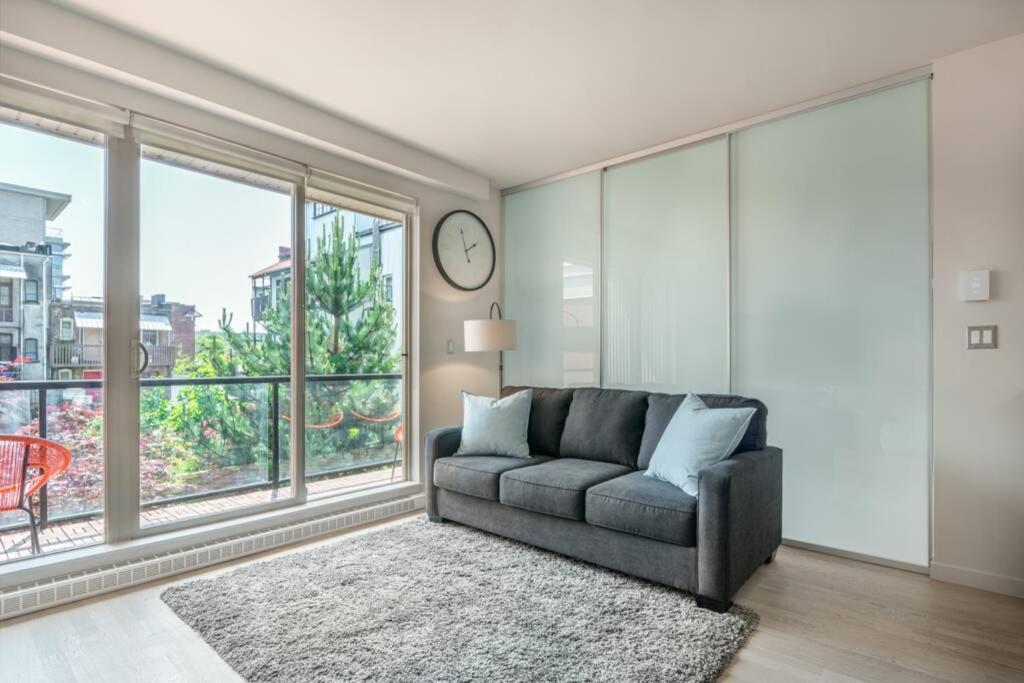 Clean 3Rd Floor Executive 1 Bedroom Apt In Old Town China Town Вікторія Екстер'єр фото