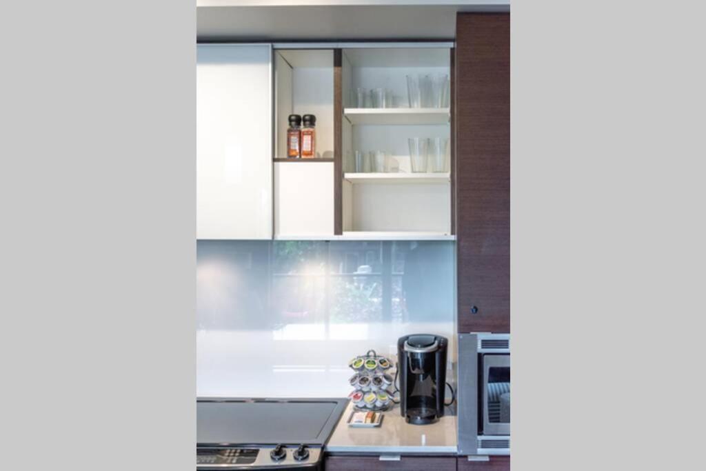 Clean 3Rd Floor Executive 1 Bedroom Apt In Old Town China Town Вікторія Екстер'єр фото