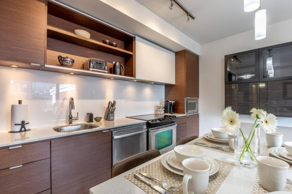 Clean 3Rd Floor Executive 1 Bedroom Apt In Old Town China Town Вікторія Екстер'єр фото