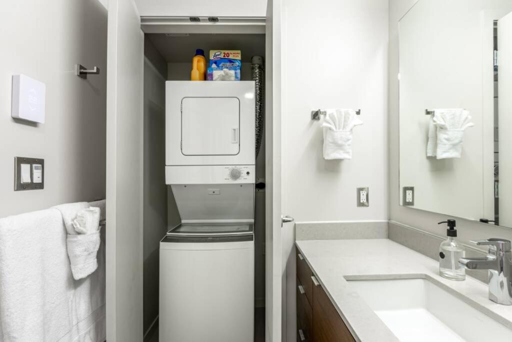 Clean 3Rd Floor Executive 1 Bedroom Apt In Old Town China Town Вікторія Екстер'єр фото
