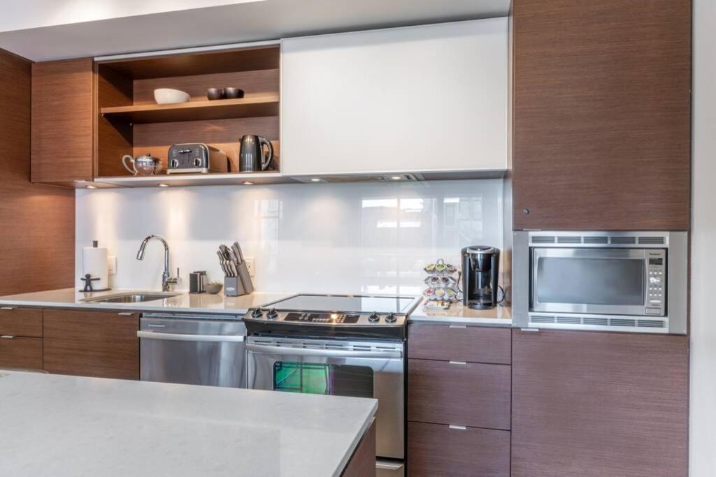 Clean 3Rd Floor Executive 1 Bedroom Apt In Old Town China Town Вікторія Екстер'єр фото